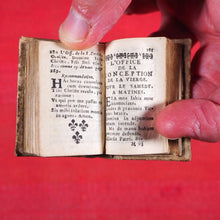 Load image into Gallery viewer, Heures de Cour contenant les sept offices de la semaine. Les 7 pseaumes, Vespres, Hymns & Les Litan avec les Prieres du matin & du soir & les Oraisons devant et apres le Commun. Publication Date: 1676 CONDITION: VERY GOOD