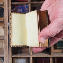Load image into Gallery viewer, La Divina Comedia. >>PICKERING'S DIAMOND CLASSICS, MINIATURE BOOK<< Dante, Alighieri. Publication Date: 1823 CONDITION: VERY GOOD