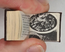 Load image into Gallery viewer, Kleinste Kochbuch der Welt. [Bolzano] Bozen. 1985. Smallest cookbook in the world. What do people eat and drink in Tyrol? 50 recipes for Tyrolean dishes. 2nd edition. 1985.
