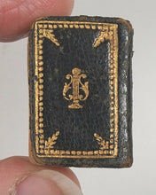 Load image into Gallery viewer, Doux Liens de Famille, Etrennes, Bouquets, et Complimens Pour l'An 1808. Marcilly, St. Julien le Pauvre, No. 7. Paris. [1807].
