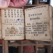 Load image into Gallery viewer, Muutamia Aiaturia ja Kutouria Jumalan Sanast (a selection of garden cuttings from the word of God). &gt;&gt;EARLY FINNISH MINIATURE BOOK&lt;&lt; Date: 1825
