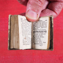 Load image into Gallery viewer, Heures de Cour contenant les sept offices de la semaine. Les 7 pseaumes, Vespres, Hymns &amp; Les Litan avec les Prieres du matin &amp; du soir &amp; les Oraisons devant et apres le Commun. Publication Date: 1676 CONDITION: VERY GOOD
