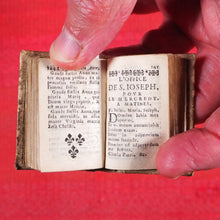 Load image into Gallery viewer, Heures de Cour contenant les sept offices de la semaine. Les 7 pseaumes, Vespres, Hymns &amp; Les Litan avec les Prieres du matin &amp; du soir &amp; les Oraisons devant et apres le Commun. Publication Date: 1676 CONDITION: VERY GOOD
