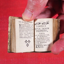 Load image into Gallery viewer, Heures de Cour contenant les sept offices de la semaine. Les 7 pseaumes, Vespres, Hymns &amp; Les Litan avec les Prieres du matin &amp; du soir &amp; les Oraisons devant et apres le Commun. Publication Date: 1676 CONDITION: VERY GOOD
