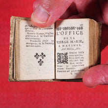 Load image into Gallery viewer, Heures de Cour contenant les sept offices de la semaine. Les 7 pseaumes, Vespres, Hymns &amp; Les Litan avec les Prieres du matin &amp; du soir &amp; les Oraisons devant et apres le Commun. Publication Date: 1676 CONDITION: VERY GOOD
