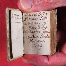 Load image into Gallery viewer, Heures de Cour contenant les sept offices de la semaine. Les 7 pseaumes, Vespres, Hymns &amp; Les Litan avec les Prieres du matin &amp; du soir &amp; les Oraisons devant et apres le Commun. Publication Date: 1676 CONDITION: VERY GOOD
