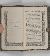 Load image into Gallery viewer, PETIT PAROÏSSIEN ROMAIN Contenant les Offices des Dimanches et des Pricipales Fêtes les Messes de Mariage et d'Enterrement. Barbou, Marc. Limoges. Circa 1881.
