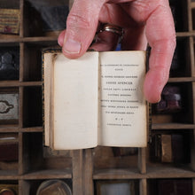 Load image into Gallery viewer, La Divina Comedia. &gt;&gt;PICKERING&#39;S DIAMOND CLASSICS, MINIATURE BOOK&lt;&lt; Dante, Alighieri. Publication Date: 1823 CONDITION: VERY GOOD
