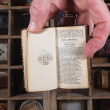 Load image into Gallery viewer, La Divina Comedia. &gt;&gt;PICKERING&#39;S DIAMOND CLASSICS, MINIATURE BOOK&lt;&lt; Dante, Alighieri. Publication Date: 1823 CONDITION: VERY GOOD
