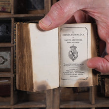 Load image into Gallery viewer, La Divina Comedia. &gt;&gt;PICKERING&#39;S DIAMOND CLASSICS, MINIATURE BOOK&lt;&lt; Dante, Alighieri. Publication Date: 1823 CONDITION: VERY GOOD
