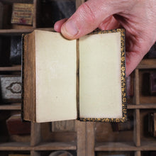 Load image into Gallery viewer, La Divina Comedia. &gt;&gt;PICKERING&#39;S DIAMOND CLASSICS, MINIATURE BOOK&lt;&lt; Dante, Alighieri. Publication Date: 1823 CONDITION: VERY GOOD
