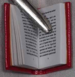 Anderson, Hans Christian. Ugly Duckling. ISBN 10: 0906005329 / ISBN 13: 9780906005323 Published by Gleniffer Press, Wigtown, 1997. Used Condition: As New. Hardcover. >>MINIATURE BOOK<<