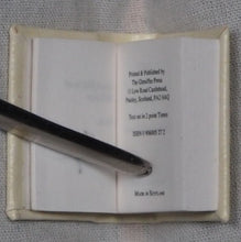 Load image into Gallery viewer, Andersen, Hans Christian. The Snow Queen. 57 of 200 copies. Published by Paisley, Scotland: Gleniffer Press. 1993 Condition: Good Hardcover. &gt;&gt;MINIATURE BOOK&lt;&lt;
