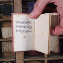 Load image into Gallery viewer, Zambeccari,  Francesco. Une heure de récreation. Le Quart. Une aventure de Zambeccari. Le pauvre Médore. Dr E.-A. Boisseuil. Publication Date: 1844
